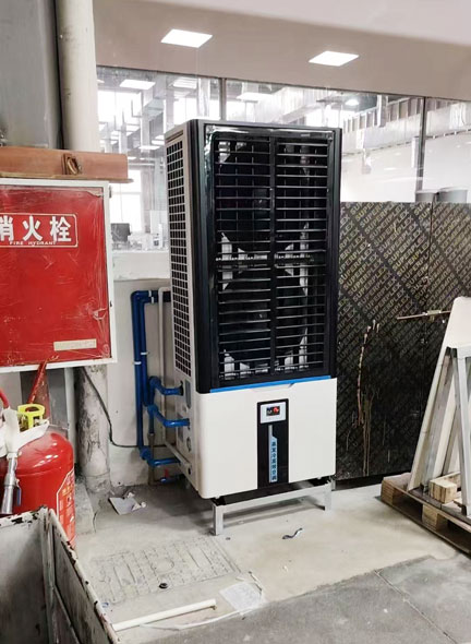 注塑車間，安裝蒸發(fā)冷省電空調-立式軸流雙風口