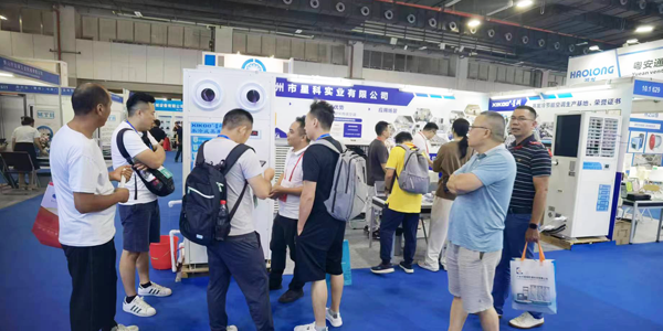 星科環(huán)?？照{(diào),蒸發(fā)冷省電空調(diào),廠房降溫廠家展會(huì)現(xiàn)場(chǎng)